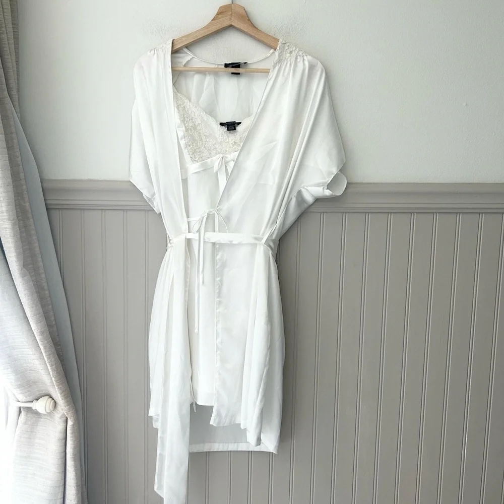 Vintage Jones New York Medium Lingerie Set White Lace Matching Robe